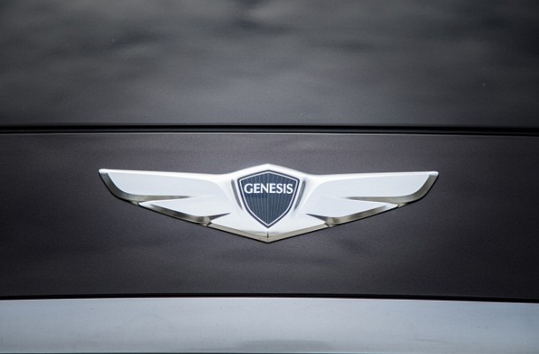 Hyundai-Genesis-Insignia