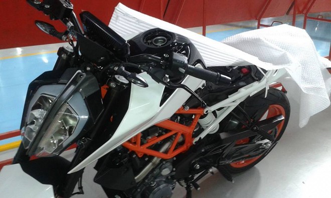 2017 KTM 390 Duke Spied