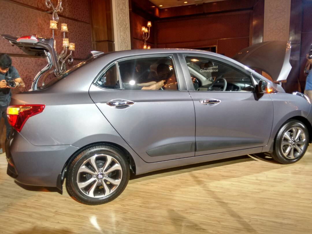 2017 Hyundai Xcent facelift Launched in India side profile