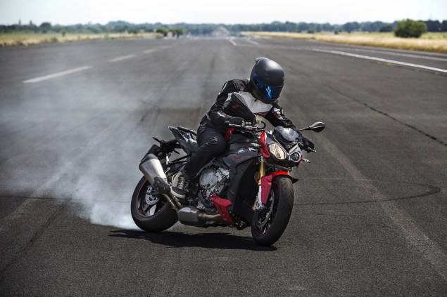 2017 BMW S1000R equips a lean-angle-senstive ABS, called ABS Pro