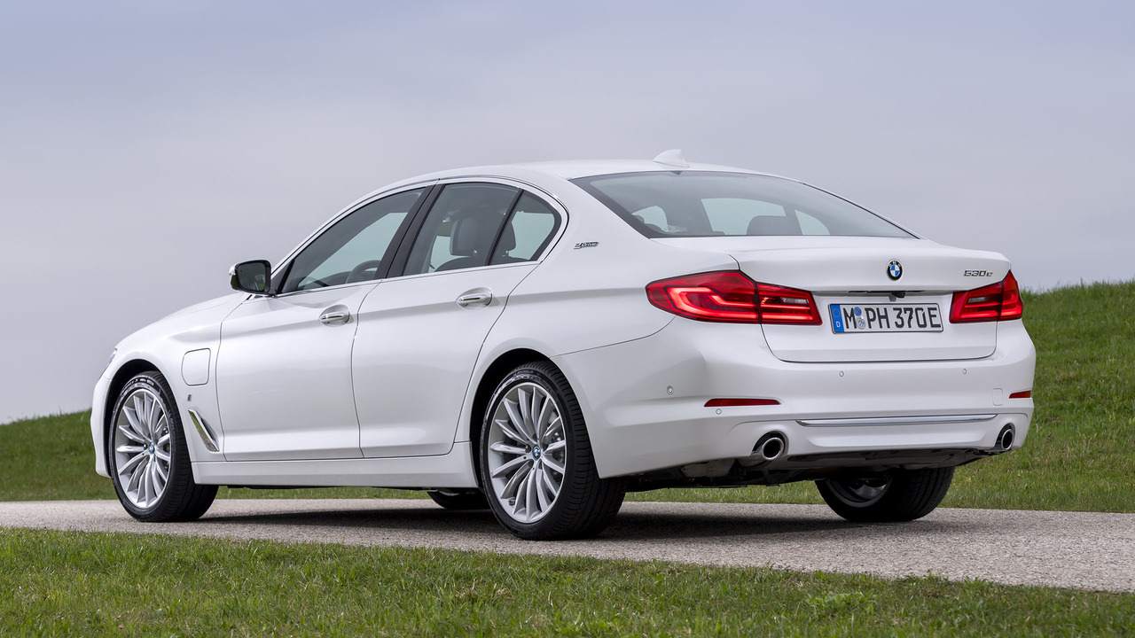 2018 BMW 530e iPerformance Plug-In Hybrid Powertrain side rear Profile