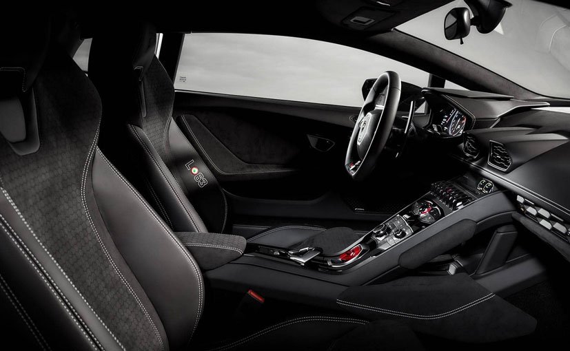 Interior of the Lamborghini Huracan Avio