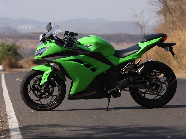 Kawasaki Ninja 300 черный матовый