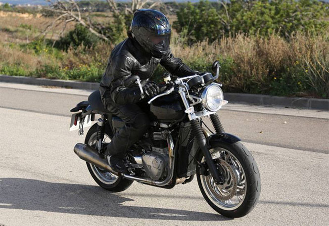 Triumph-Bonneville-1100-Spied