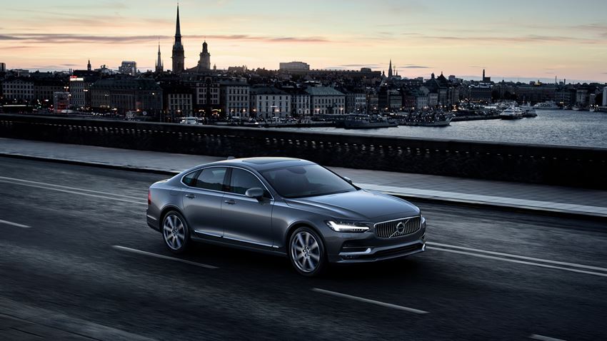 Volvo S90 in Motion