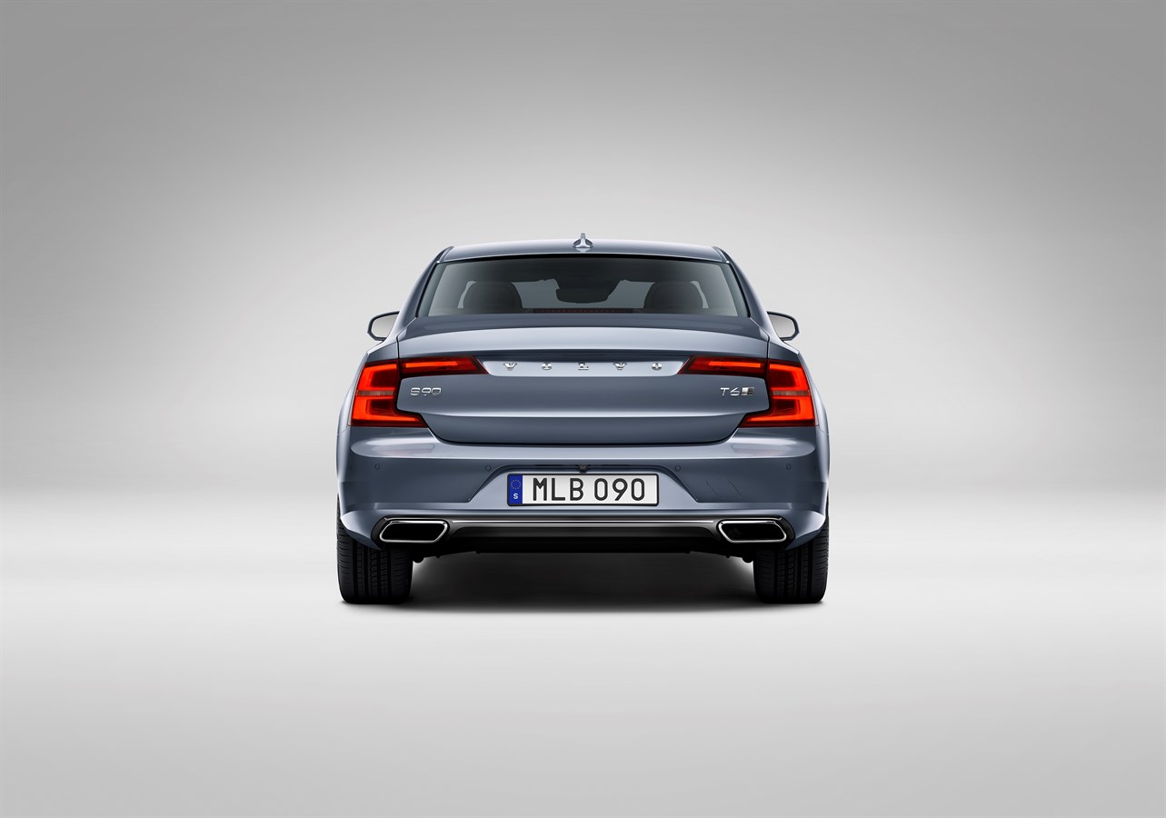 Volvo S90 at the rear end