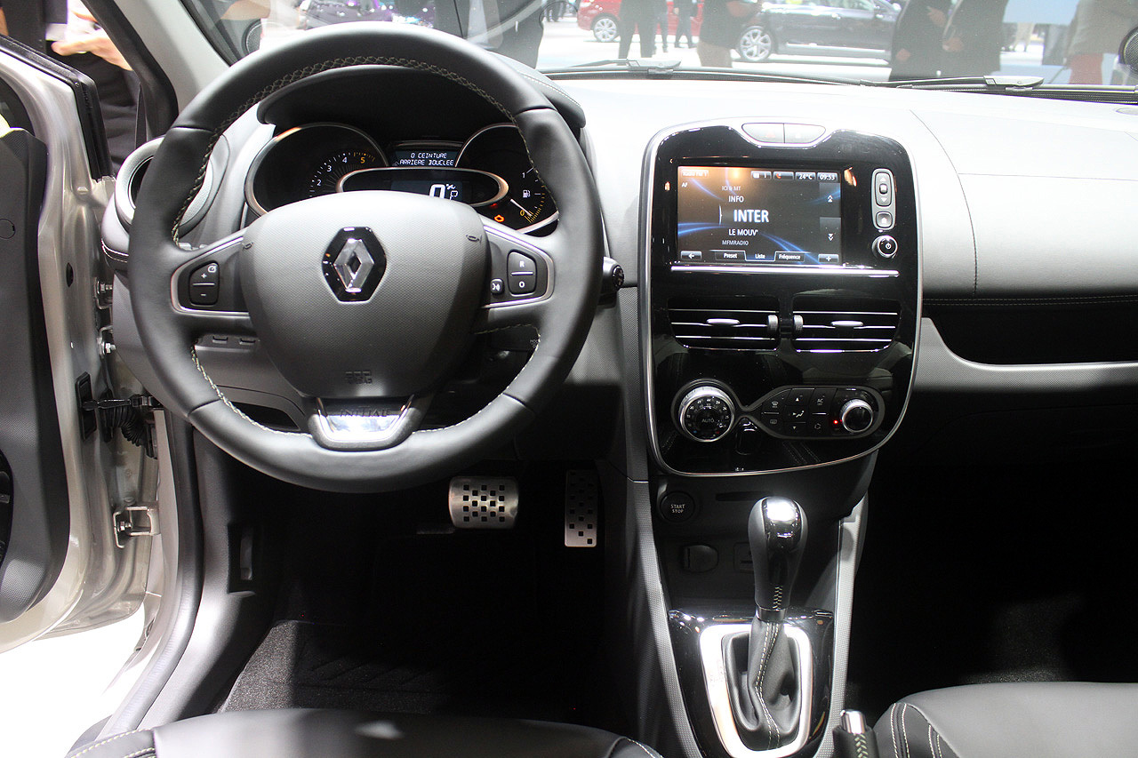 Renault Clio Initiale Interior